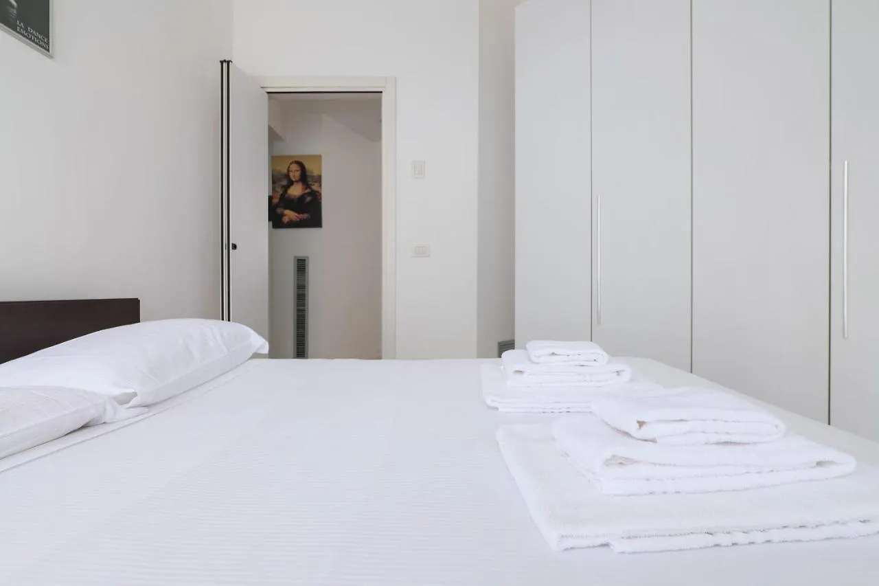 Prestige Boutique Homes - Duomo 1 Милан 0*,